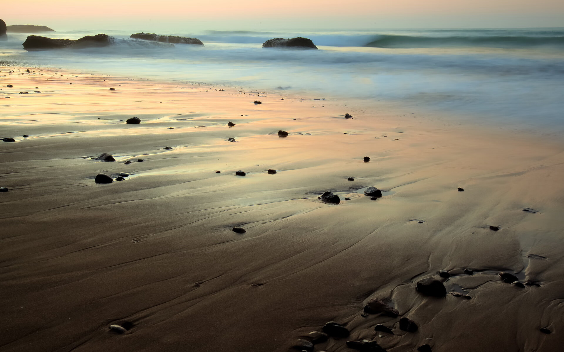 皮特·卡普尔展现出强大的耐力与速度，成为比赛中的加速器，卡特皮特森