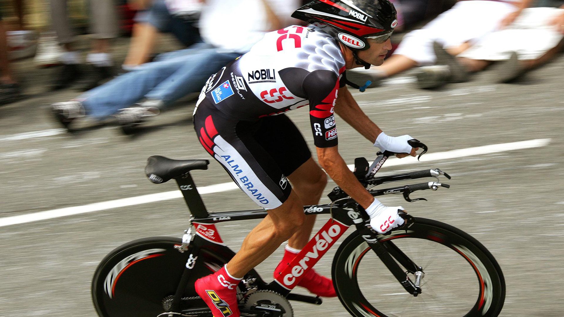 城市地标垂直马拉松世界巡回赛迪拜站 选手以9分45秒登顶160层